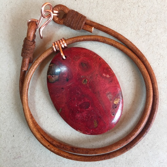 Jewelry - Beautiful 16” Agate Leather Choker Necklace